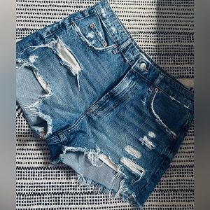 Donation ❌ Zara high, waisted shorts ⚫️